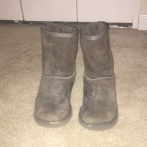 WORN gray uggs